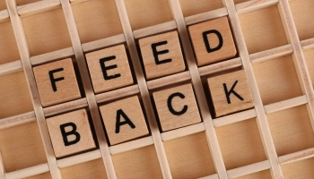 Cómo dar feedback al personal para mejorar su desempeño y motivación laboral
